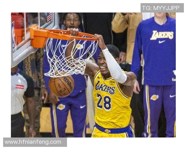 湖人对决国王精彩录像回放分析全场精彩瞬间与球员表现点评