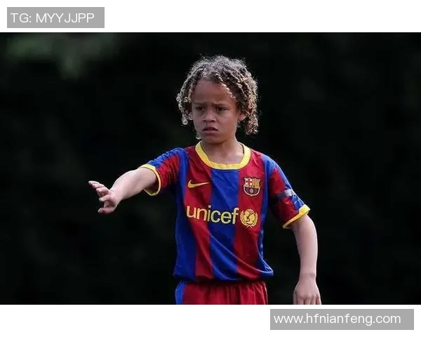 哈维西蒙斯的崛起之路：从青训天才到足坛新星的精彩旅程