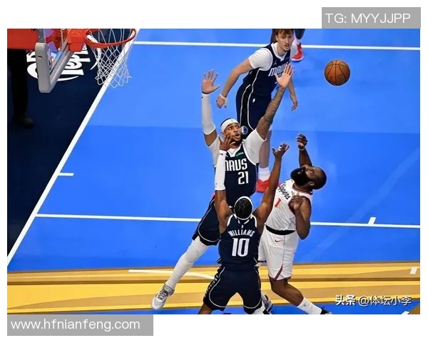 快船与独行侠激战正酣比分悬念迭起引发球迷热议