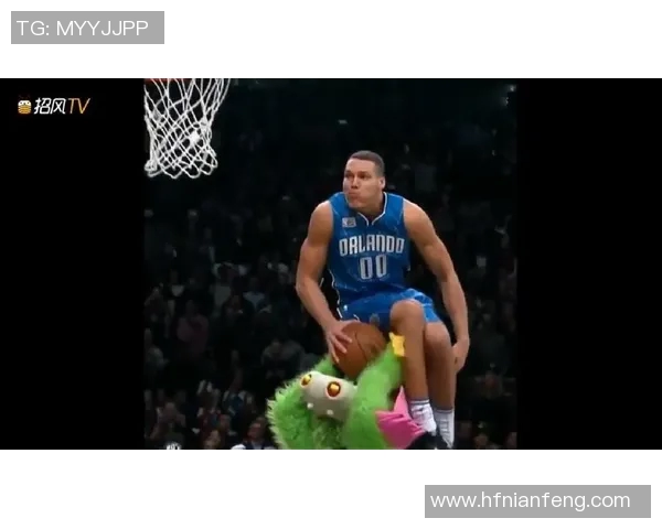 拉文与戈登精彩对决视频回顾绝妙扣篮瞬间不容错过